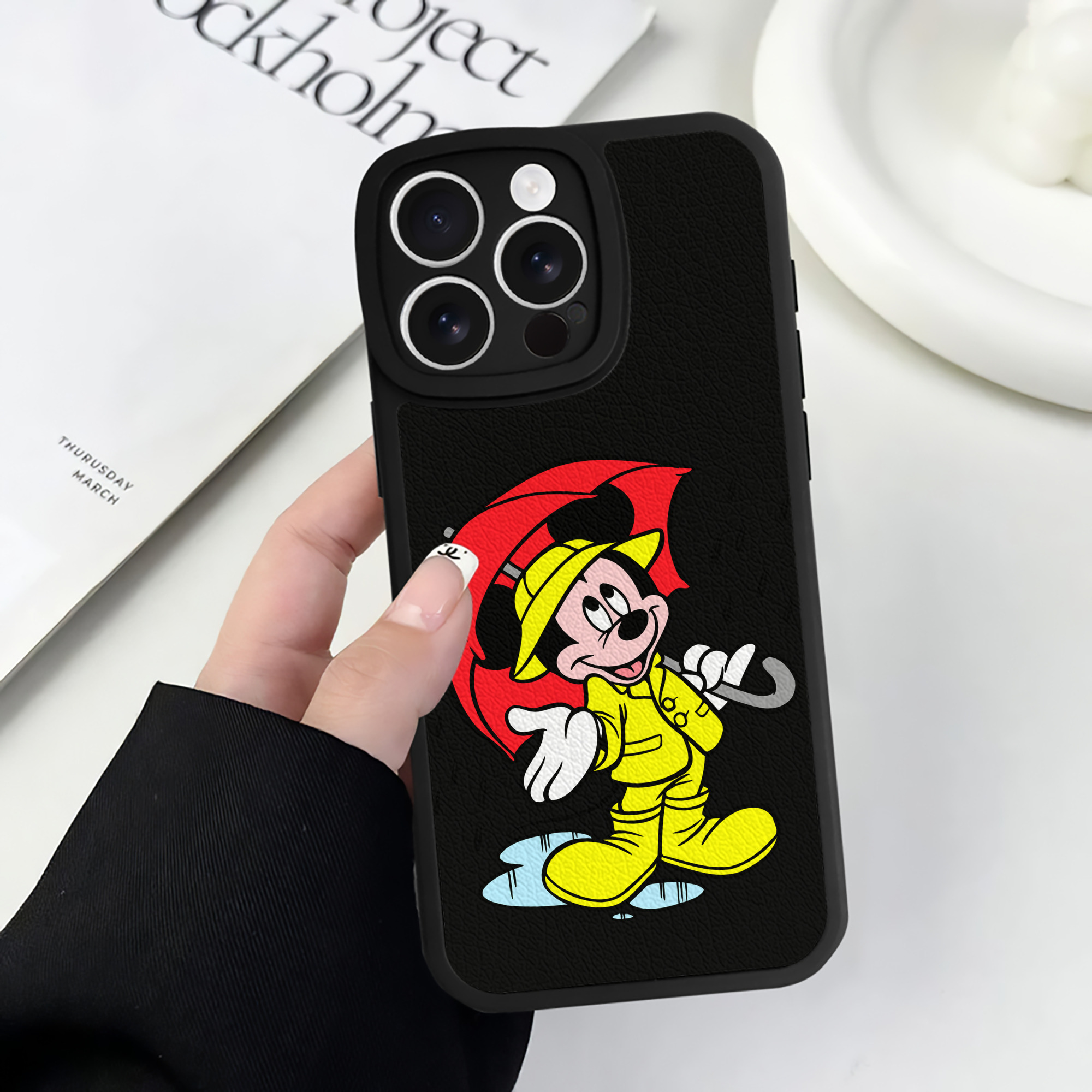 （画像用） ミッキーマウス Mickey Mouse 【iPhone 16シリーズ対応】シリコンスマホケース（レザー調） 材質：シリコン